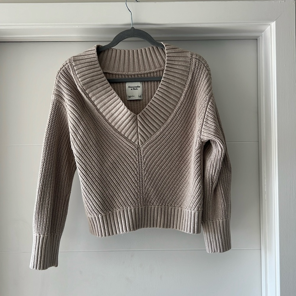 A&F v neck crop sweater